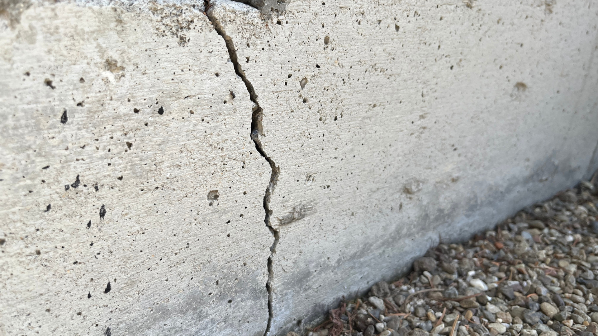 Signs of Foundation Problems in Texas Homes 